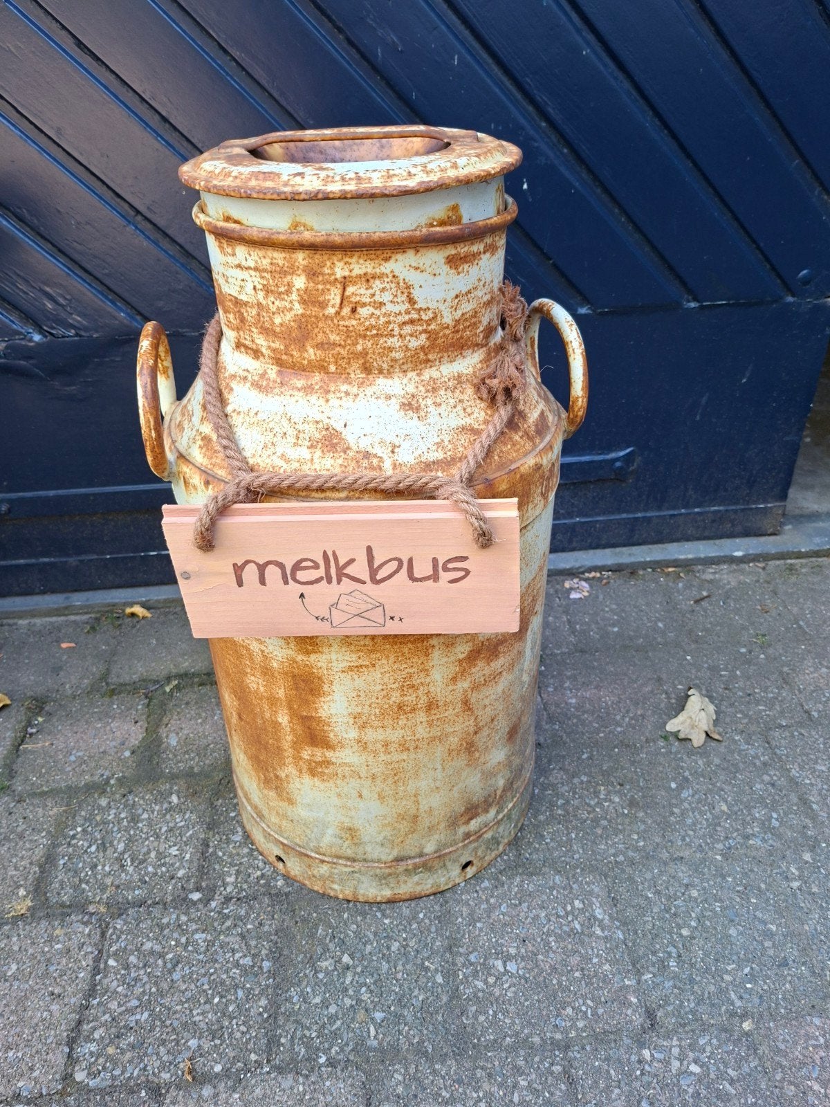 Oude roestige melkbus - Decoratief item, Ophalen