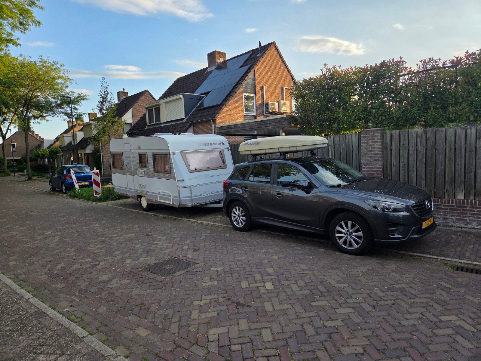 Dethleffs new line 460 1996  voortent, luifel en inboedel, Vast bed, Rondzit, 750 - 1000 kg, Particulier