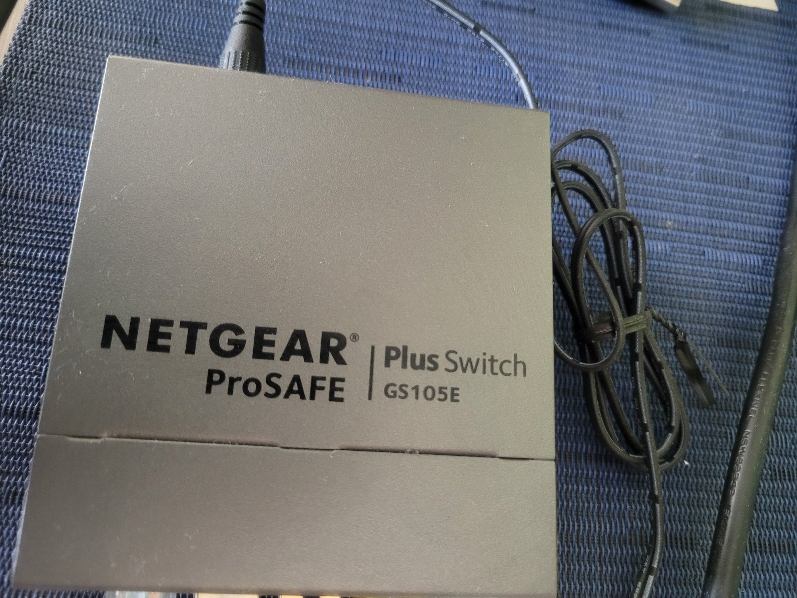 Netgear ProSAFE G5105E Plus Switch te koop!, Ophalen, Refurbished, Netgear, Desktop