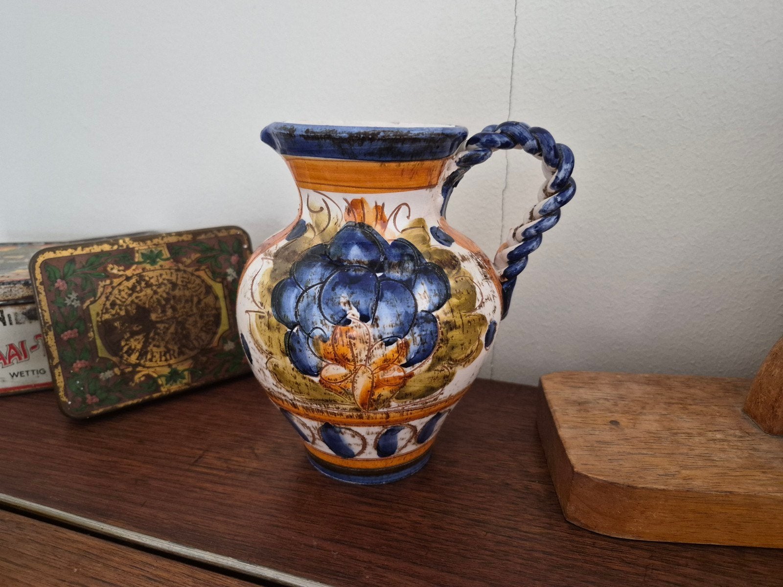 Handgeschilderde keramieken kan met gevlochten oor – Vintage, Antiek en Kunst, Ophalen of Verzenden