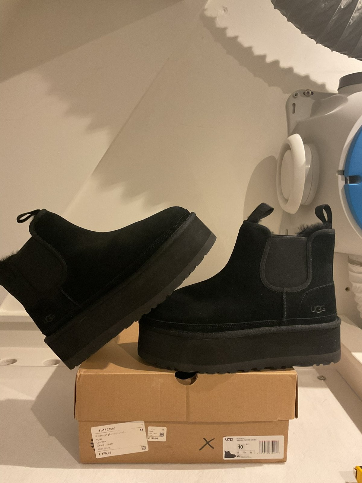 UGG zwarte suede plateau laars maat 41 nieuw, Zwart, Lage of Enkellaarzen, Nieuw, Ophalen of Verzenden