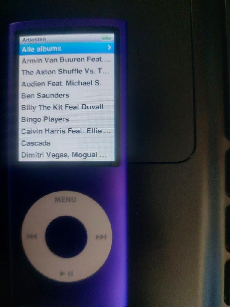 Ipod Nano A1285-8GB vol met MP3'tjes met hoesje laad niet op, Gebruikt, Nano, 2 tot 10 GB, Verzenden
