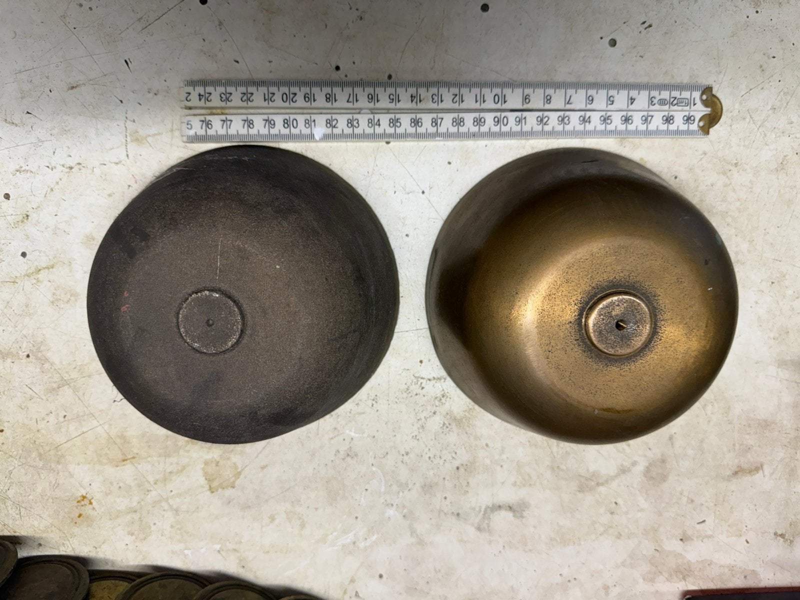 2 zware messing / bronzen klok bellen., Antiek en Kunst, Antiek | Koper en Brons, Ophalen of Verzenden, Brons