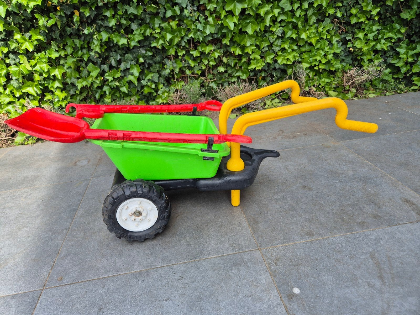 Kinder kruiwagen met schep en hark - in goede staat, Ophalen, Gebruikt, Jongen of Meisje