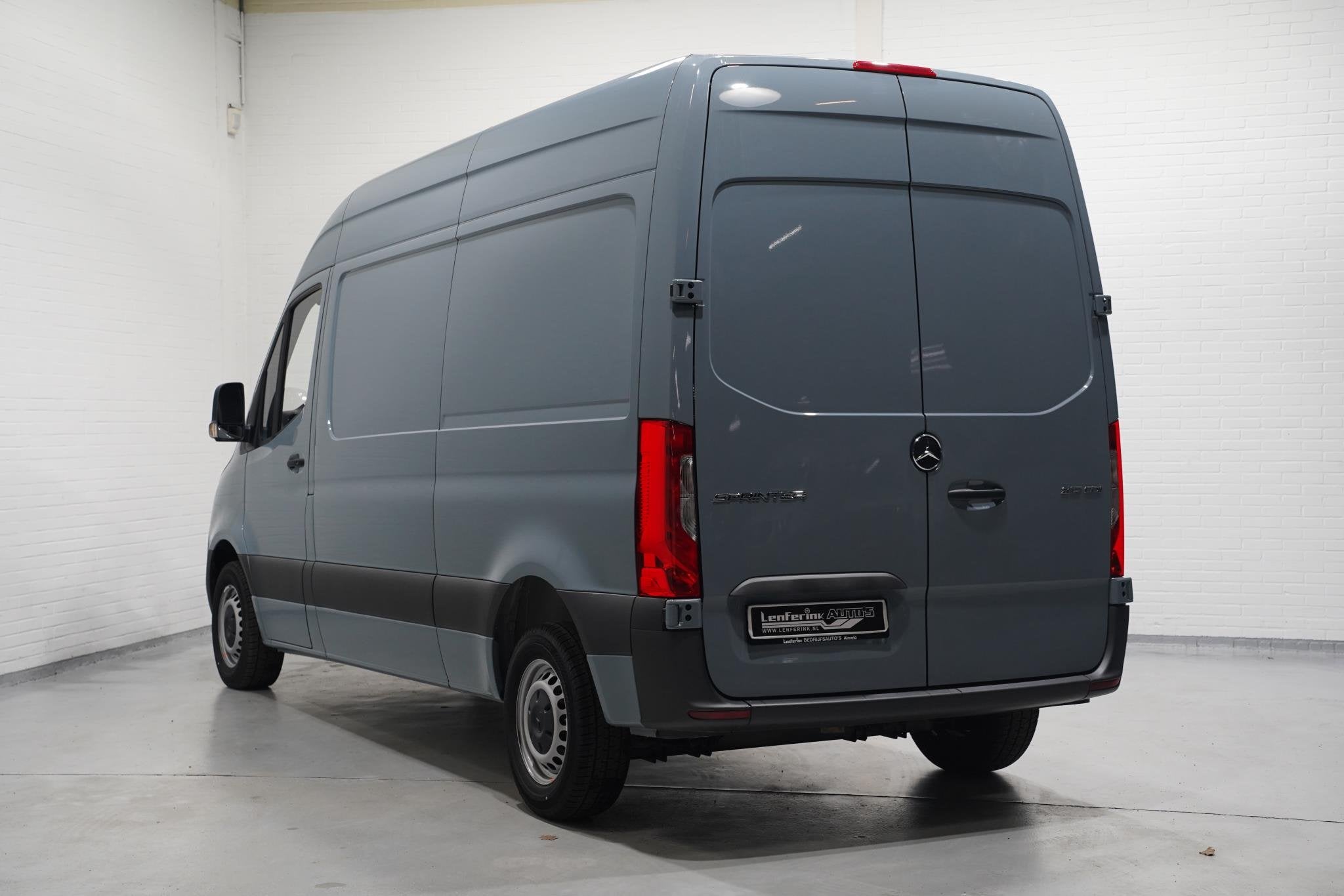 Mercedes-Benz Sprinter 215 CDI 150 pk L2H2 Airco, BPM Vrij,, Voorwielaandrijving, Stof, Gebruikt, 4 cilinders