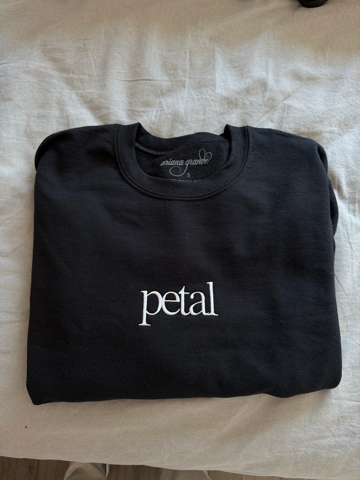 Ariana Grande 'petal' trui - Nieuw, Ophalen of Verzenden, Nieuw, Maat 36 (S), Zwart
