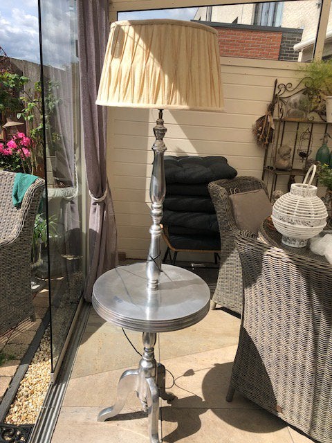 Staande lamp met tafel, Ophalen, 100 tot 150 cm, Romantisch, Zo goed als nieuw