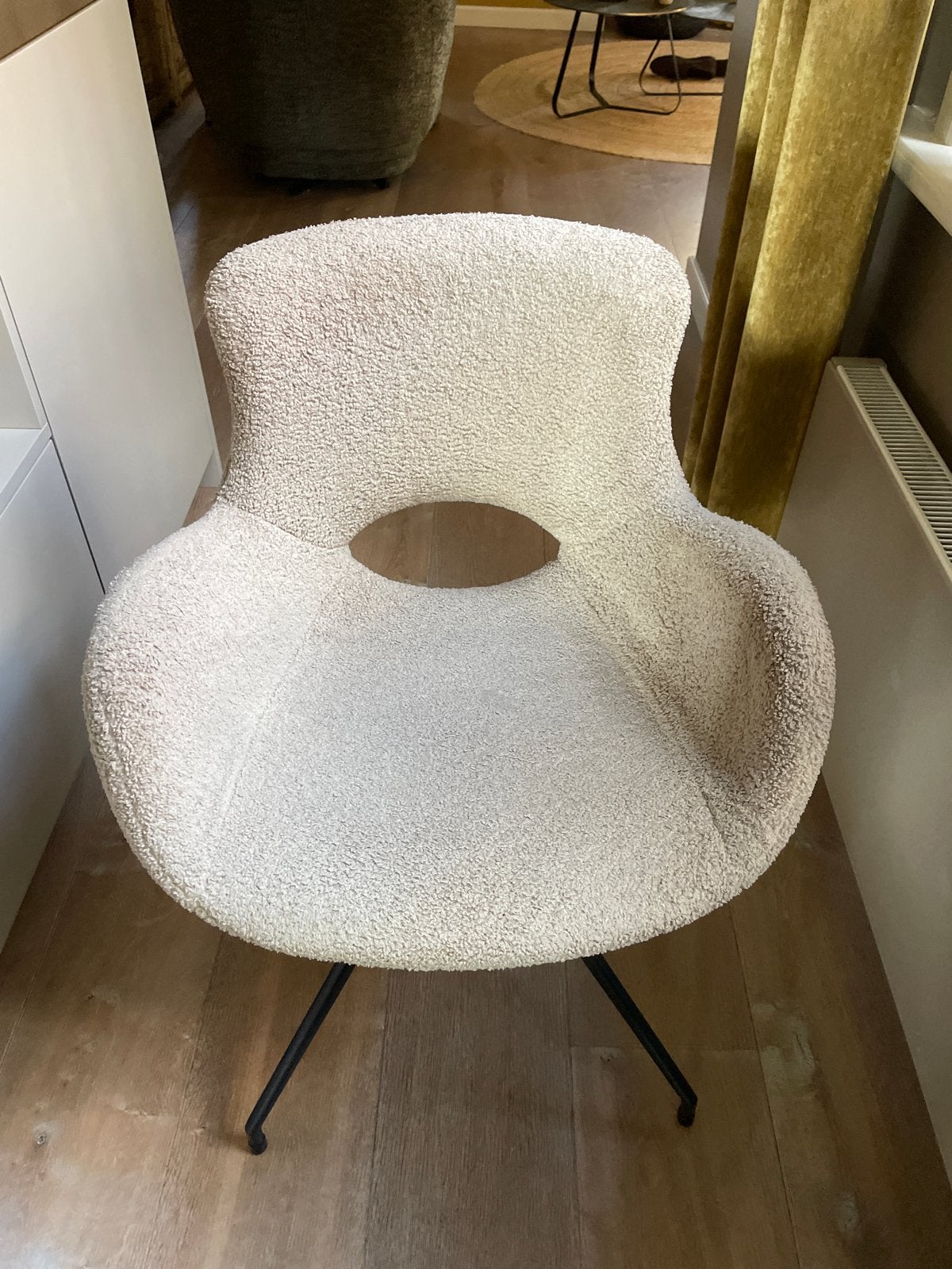 6 Draaibare eetkamerstoelen - Crème Bouclé, Ophalen, Overige kleuren, Zo goed als nieuw, Stof