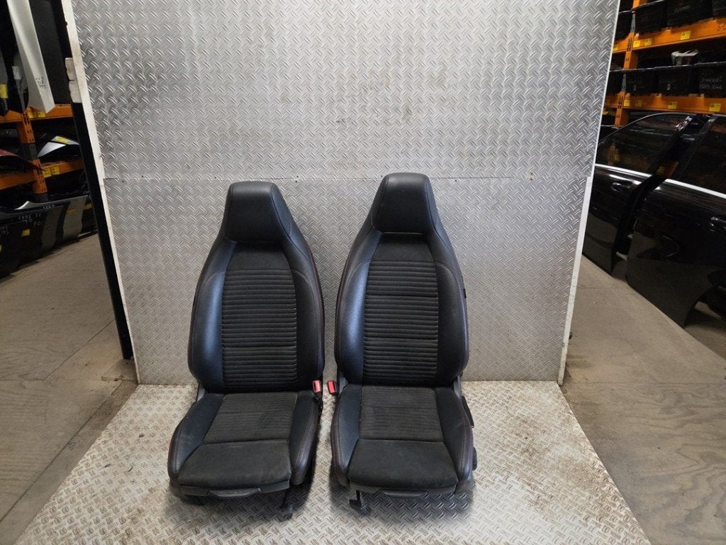 Bekleding set  CLA 117.9 shooting brake 2016 ID59370, Auto-onderdelen, Ophalen, Gebruikt, Mercedes-Benz