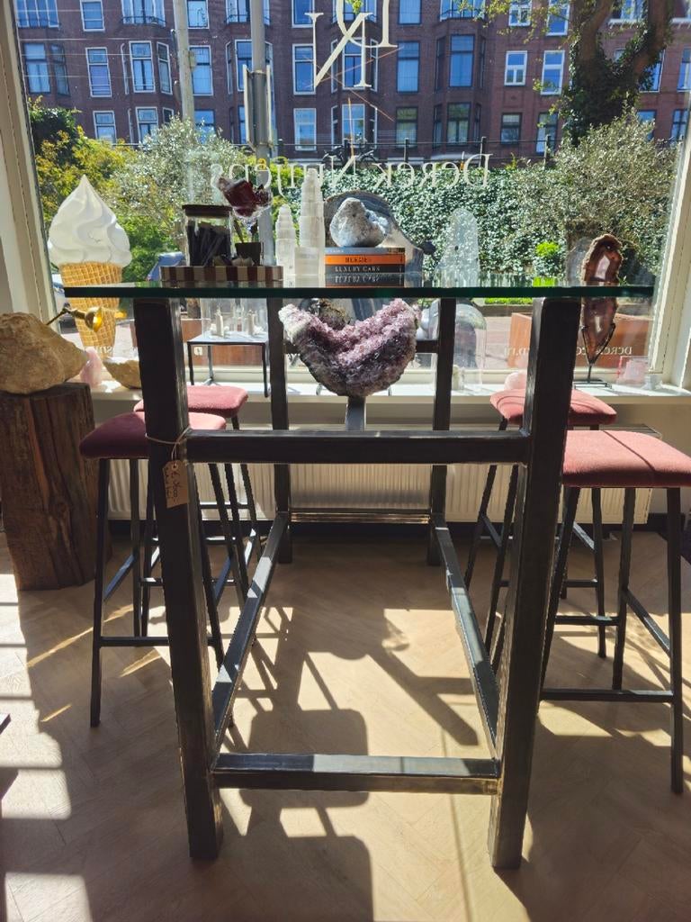 Tafel met glazen blad, Ophalen