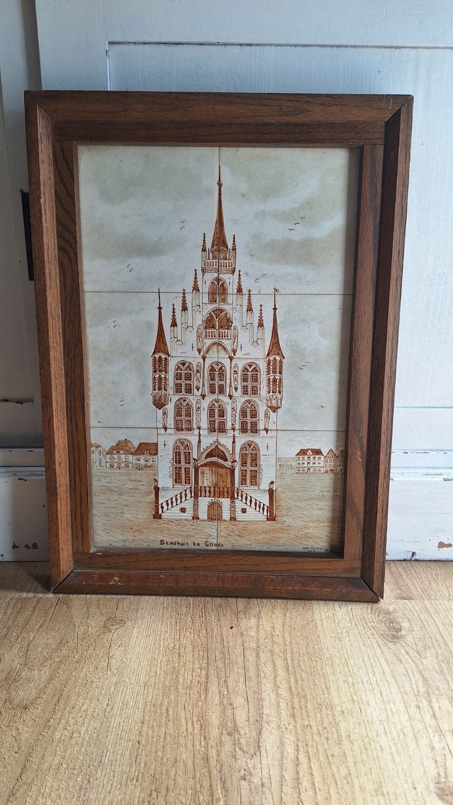 handgeschilderde tegeltableau stadshuis Gouda, zie foto's, Antiek en Kunst, Ophalen of Verzenden
