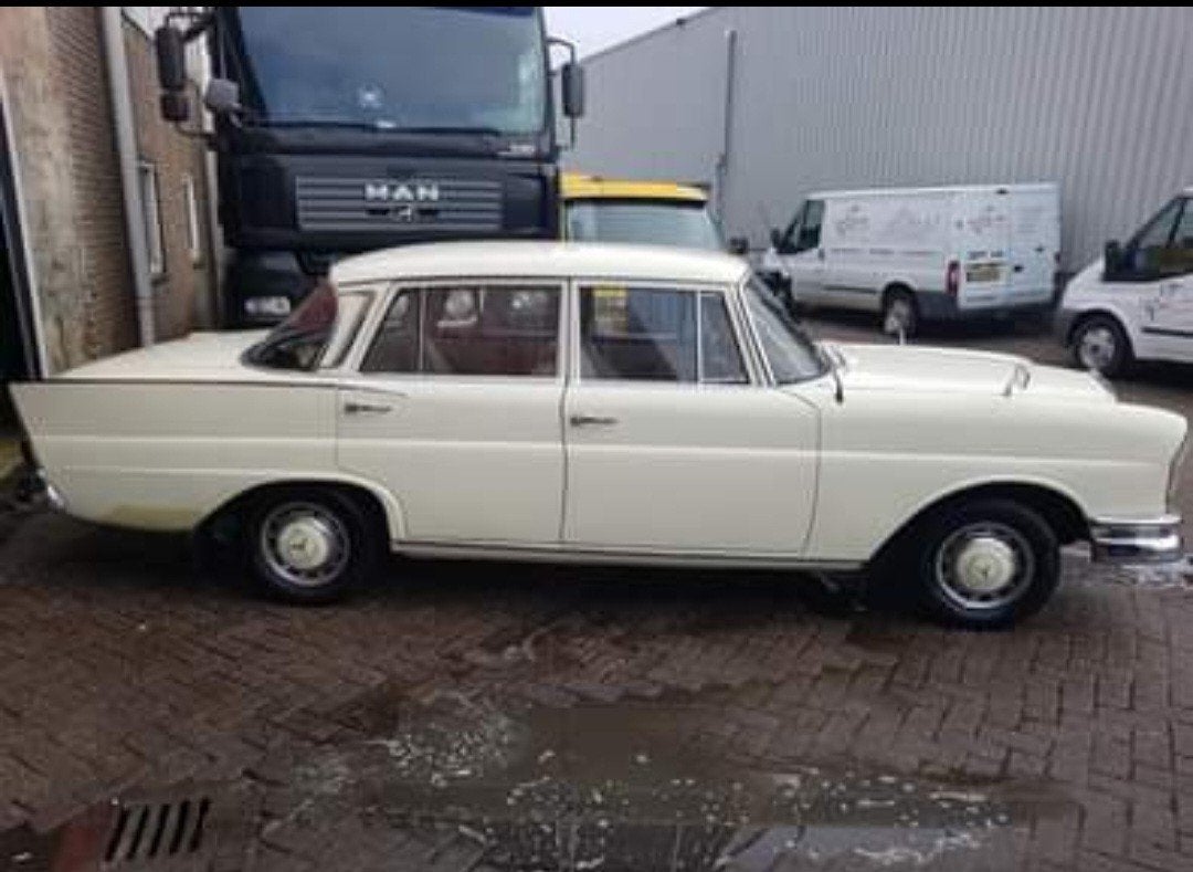 Mercedes-Benz S-Klasse 2.2 220 S 1965 Beige, foto 4