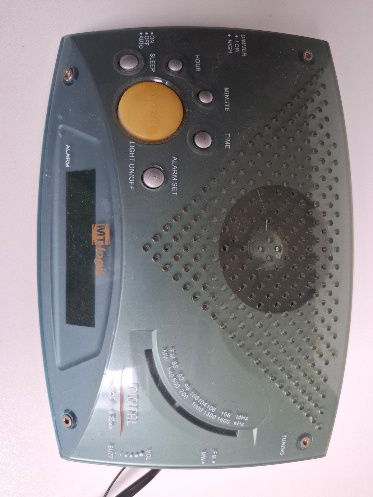 MT Logic Digitale Wekker Radio - FM/MW, Ophalen of Verzenden, Gebruikt, Radio