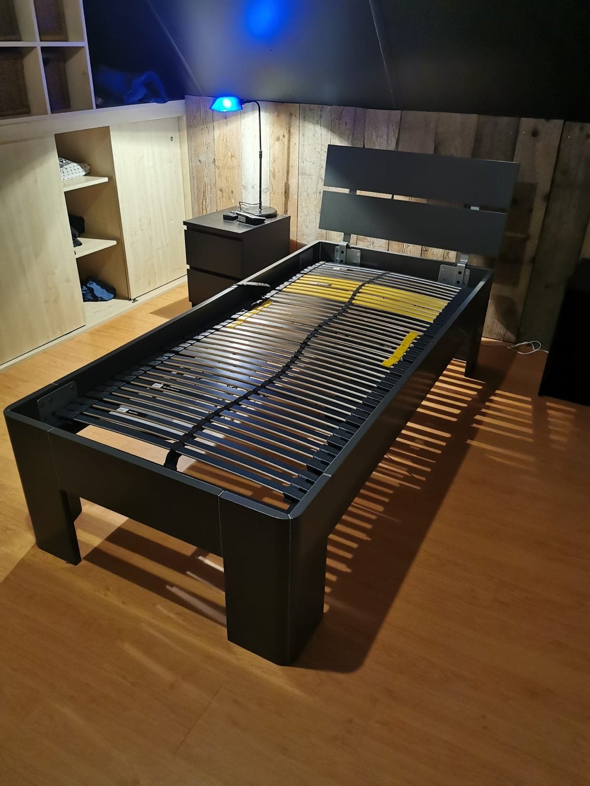 Elektrisch verstelbaar eenpersoonsbed (90x200 cm), Ophalen, Verstelbaar, 90 cm, Eenpersoons