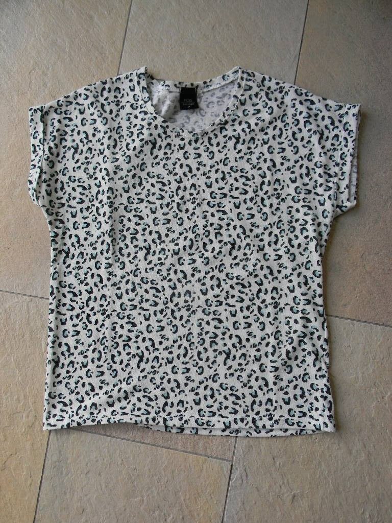 T-shirt van FOS, Kleding | Dames, T-shirts, Zo goed als nieuw, Maat 38/40 (M), Beige, Korte mouw, Ophalen of Verzenden