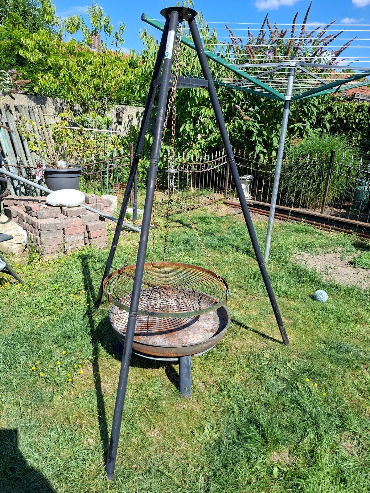 Leuke driepoot barbecue, Ophalen