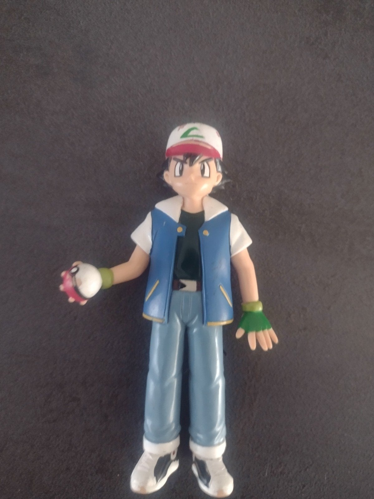 Grote verzameling Pokémon kaarten met map en Ash figuur, Ophalen, Gebruikt