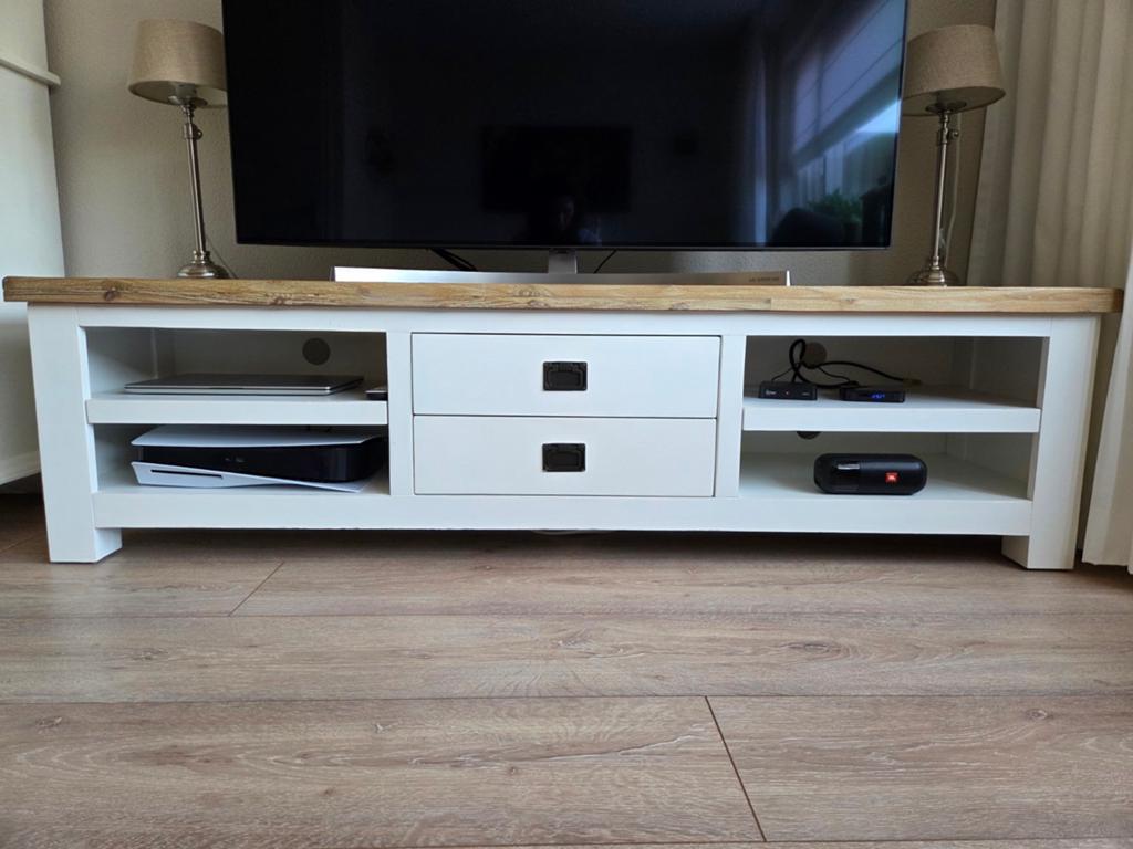 Tv kast RAL 9010 met gelamineerd houten blad, Ophalen