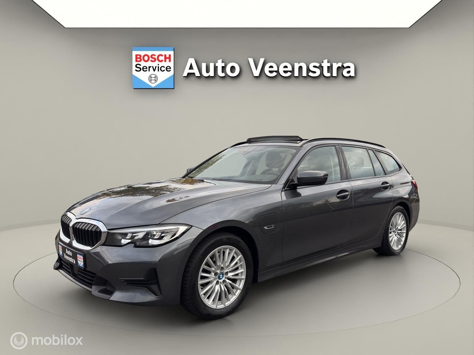 BMW 3-serie Touring 320e High Executive|PANO|TREKH|PHEV|ADAP, 1998 cc, Gebruikt, Zwart, 4 cilinders