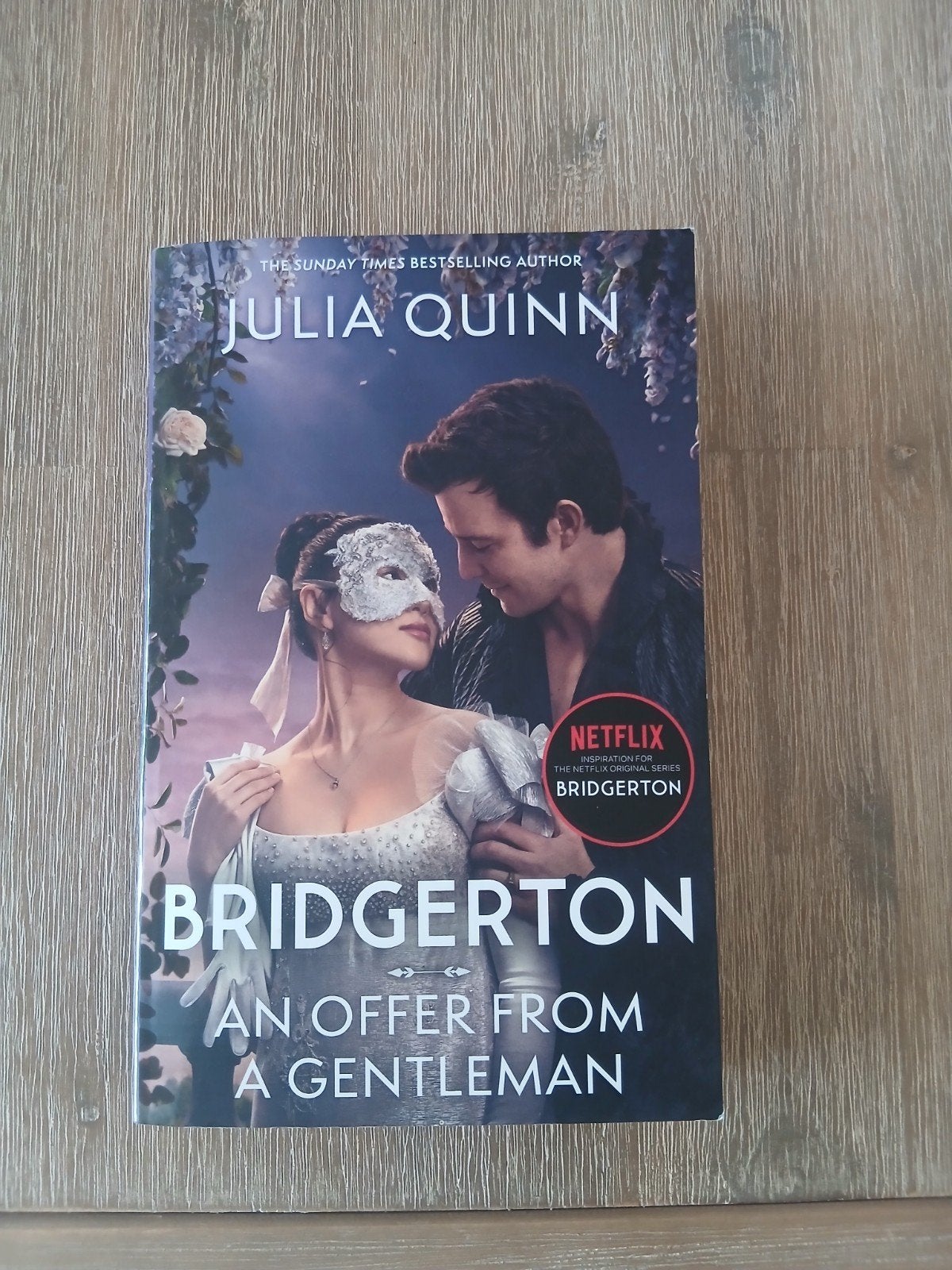 Bridgerton: An Offer From a Gentleman - Julia Quinn, Boeken, Ophalen of Verzenden, Zo goed als nieuw, Julia Quinn, Europa overig