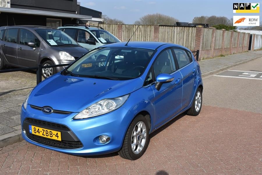 Ford Fiesta 1.4 Titanium Automaat, Auto's, Euro 5, 4 cilinders, Blauw, Parkeersensor