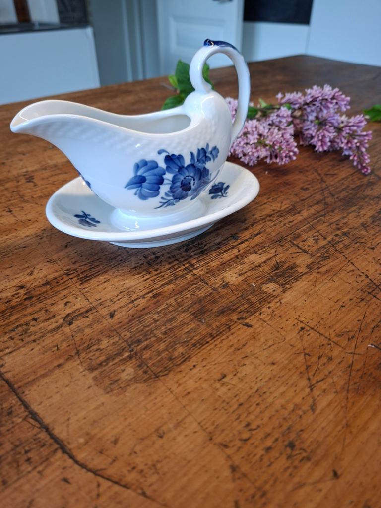 Royal Copenhagen Blue Flower Braided Sauskom met Schotel, Antiek en Kunst, Ophalen of Verzenden