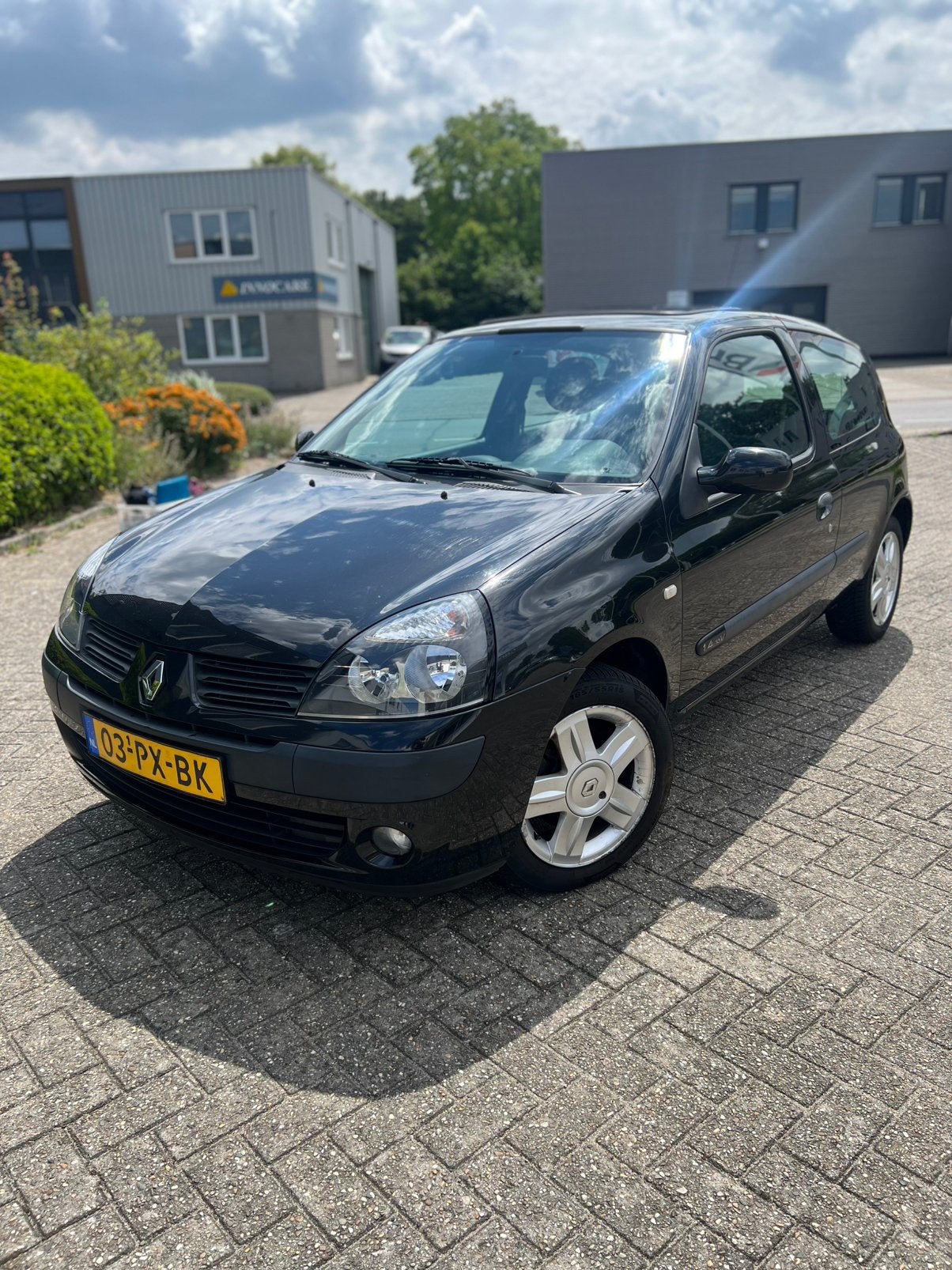 Renault Clio 1.4 16V Dynamique Luxe, Voorwielaandrijving, 15 km/l, 40 €/maand, Zwart