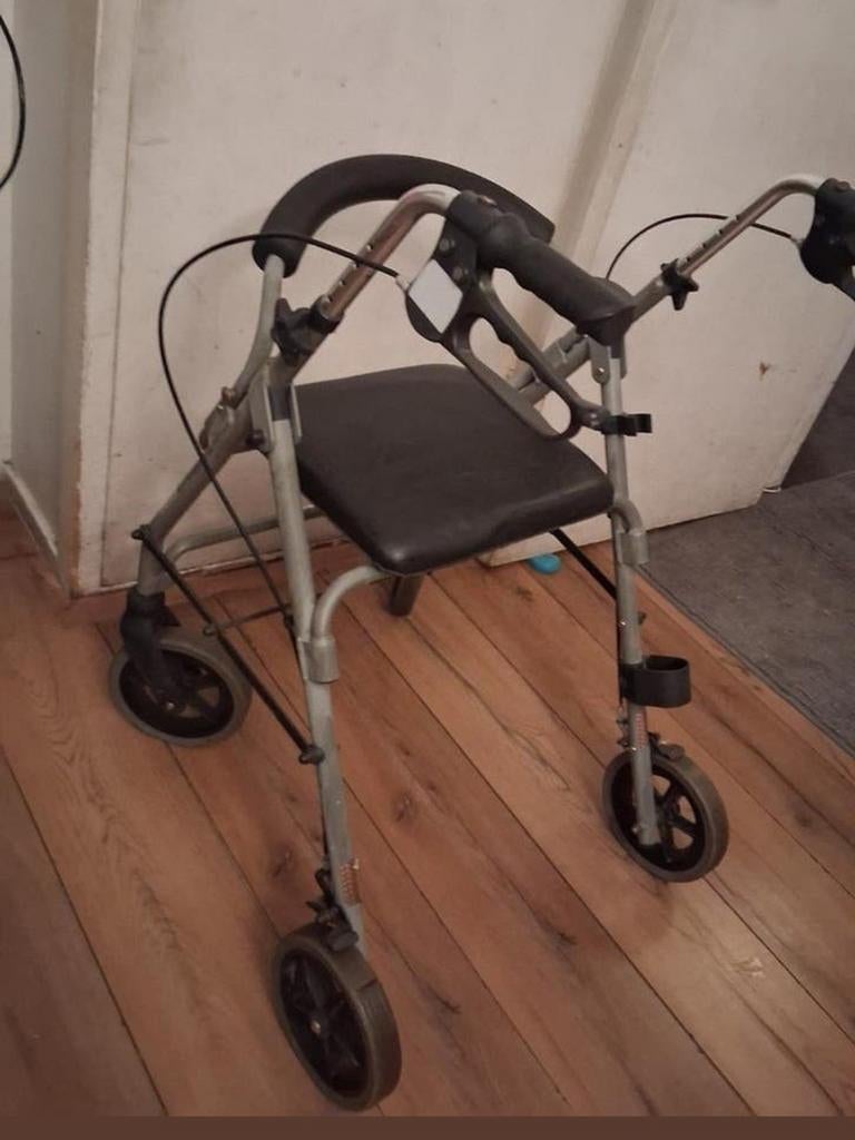 Te koop! 2vegro merk rollator. Flexible inklapbaar., Diversen, Rollators, Ophalen