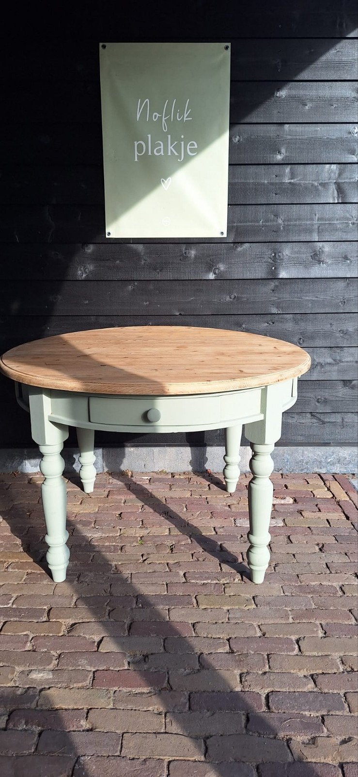 sfeervolle ronde tafel met lade brocante/ landelijk, Huis en Inrichting, Ophalen, Gebruikt, Brocante/ landelijk, 100 tot 150 cm