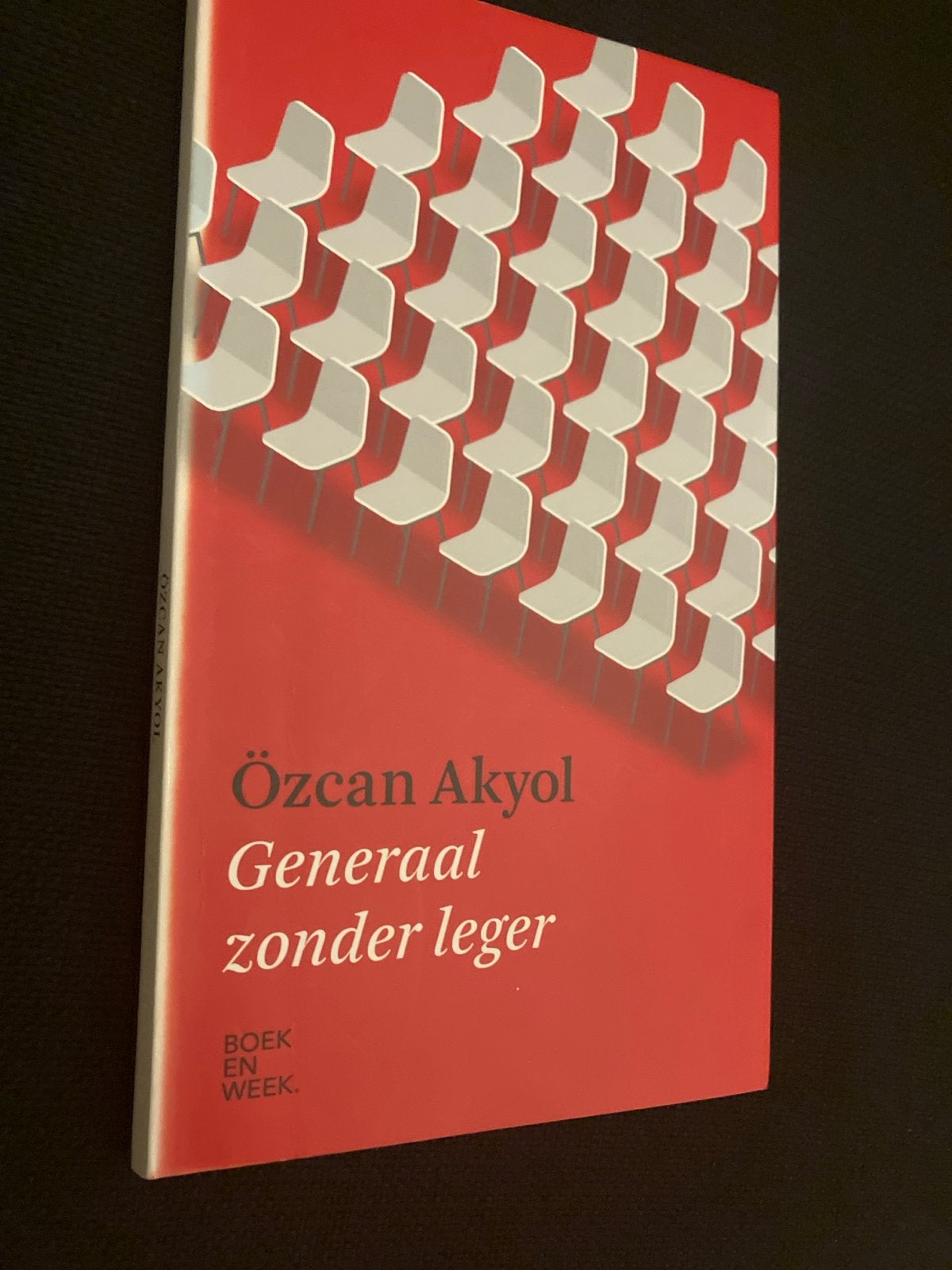 Generaal zonder leger - Özcan Akyol (Boek en Week), Ophalen of Verzenden, Zo goed als nieuw