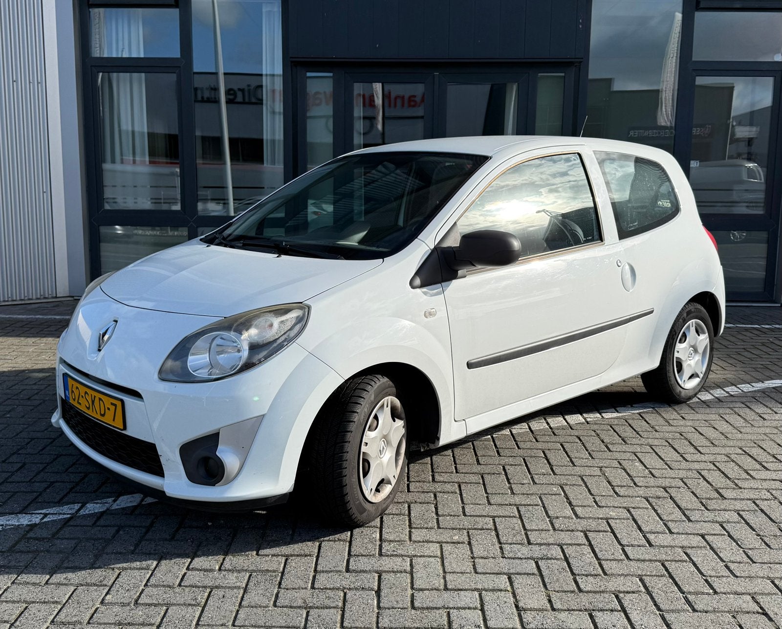Renault Twingo 1.2 16V Wit Lage KM Carplay Navi Nieuwe APK, Auto's, Twingo, 74 pk, 4 cilinders, 4 stoelen
