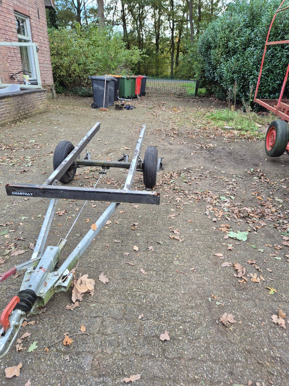 Chantilly aanhanger onderstel met wielen en steunen, Ophalen, Gebruikt