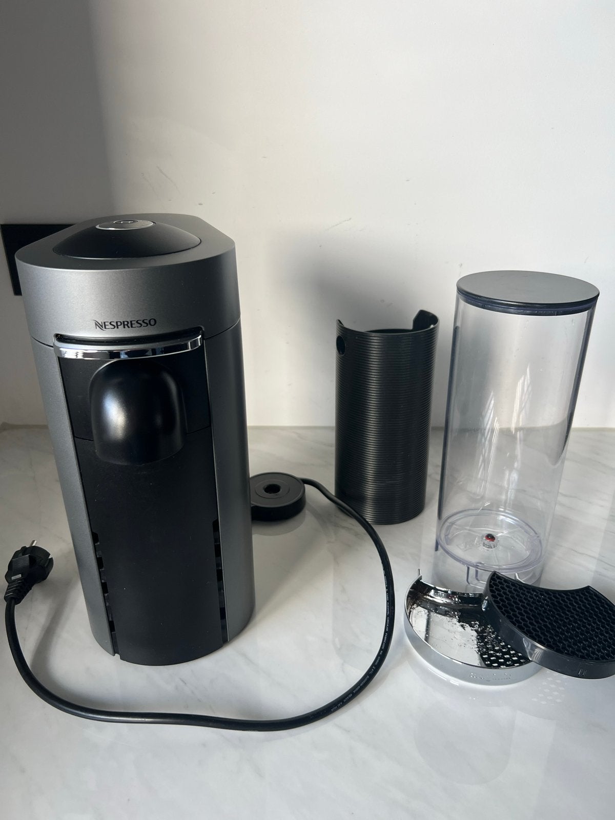 Nespresso Vertuo Plus Deluxe Koffiemachine, Ophalen, Koffiemachine, Zo goed als nieuw, 1 kopje