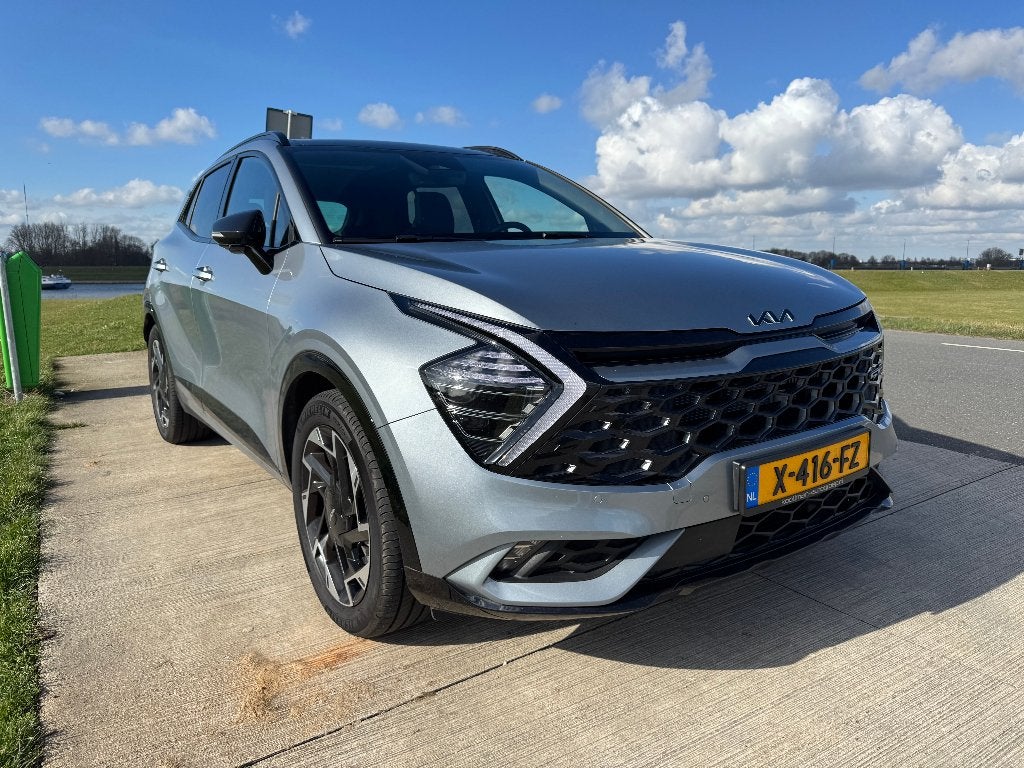 Kia Sportage 1.6 T-gdi 230pk Hybrid AT6 2023 Grijs BTW auto, Auto's, Panoramadak, Zwart, 4 cilinders, 1650 kg