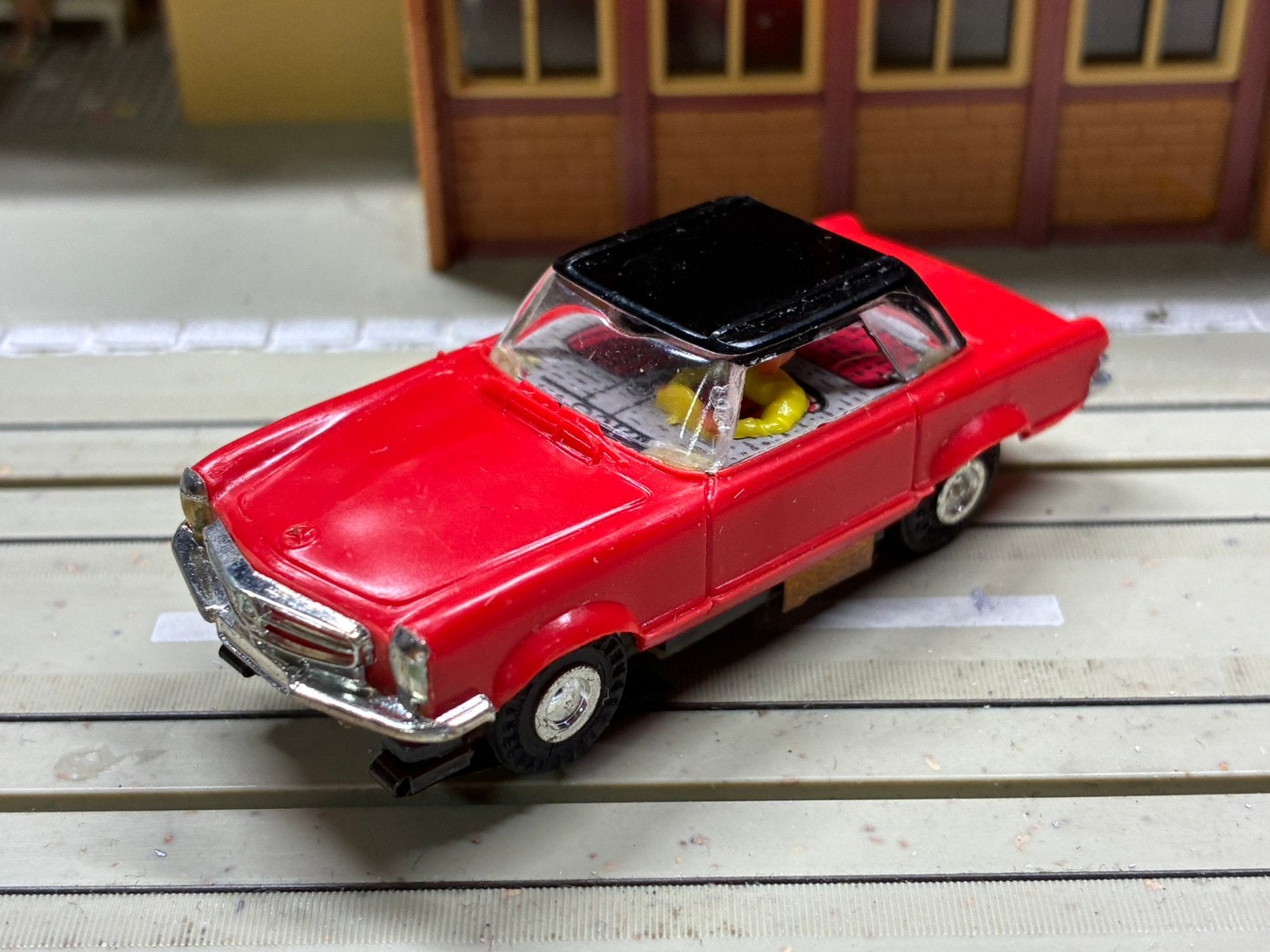 Faller AMs Mercedes 230SLrood zwart met snelle B3 blokmotor, Ophalen of Verzenden, Zo goed als nieuw, Elektrisch, Overige merken