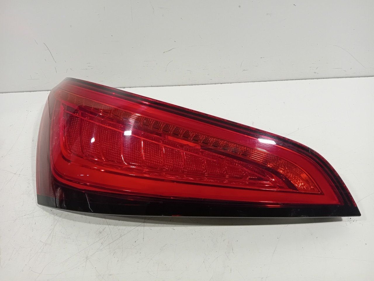 Achterlicht links buiten Audi Q5, Onderdelen@venauto.nl, Van der Ven Autorecycling B.V., Gebruikt, Ettenseweg 76, 4706 PB Roosendaal, The Netherlands