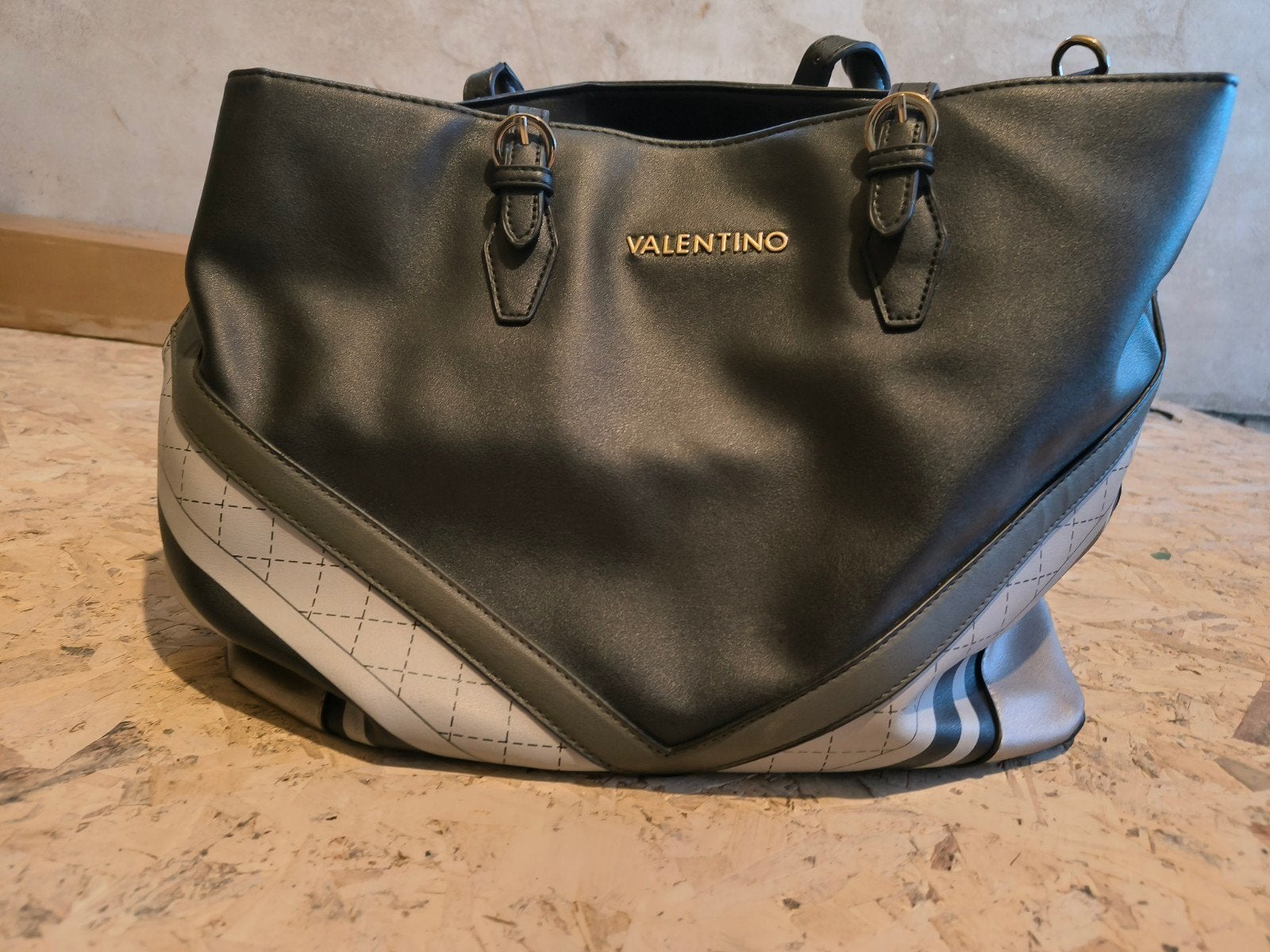 Valentino handtas - Zwart met beige accenten, Ophalen of Verzenden, Zo goed als nieuw, Zwart, Handtas