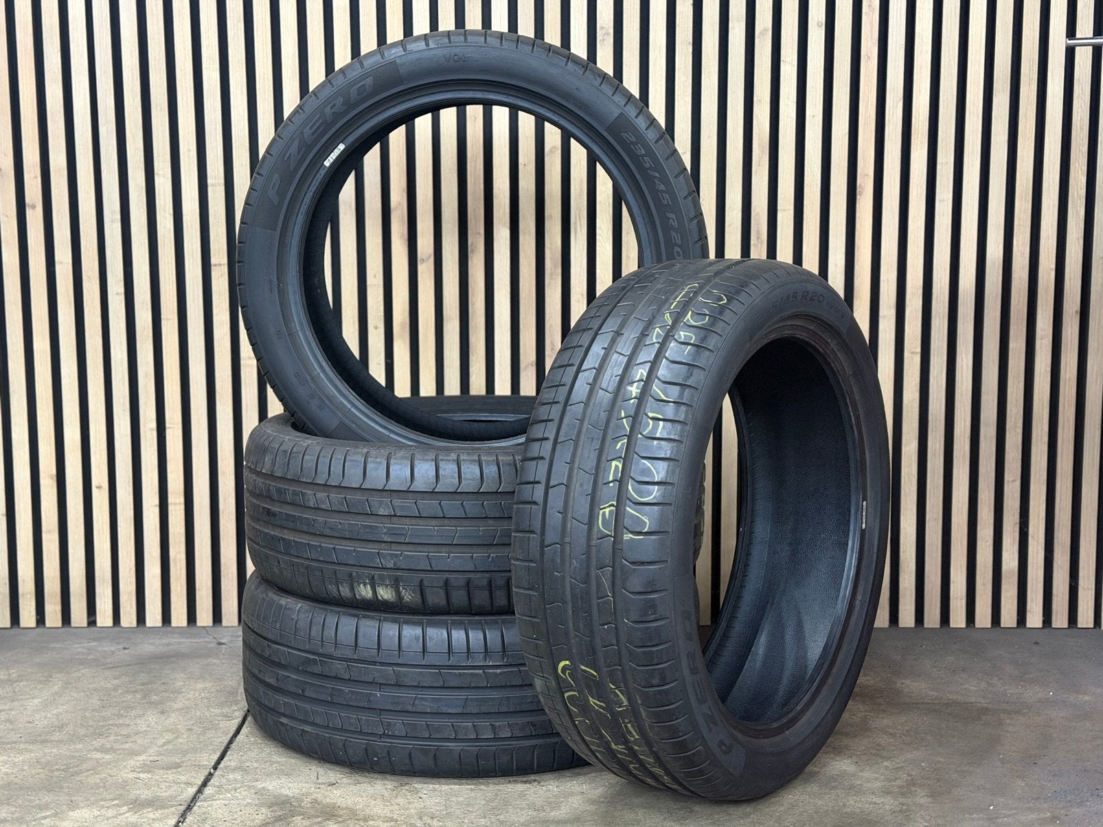 4x 235/45R20 Pirelli Zomer Demo | Mercedes GLA GLB Lynk&Co⁠, Ophalen, 235 mm, Band(en), 20 inch