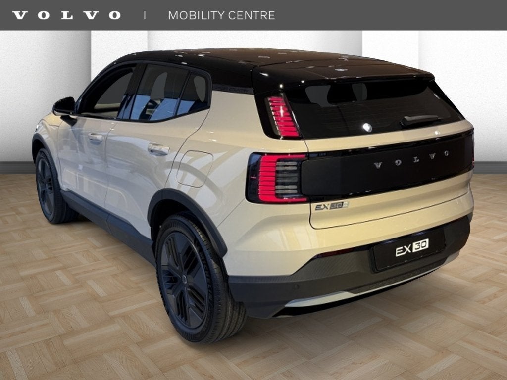 Volvo EX30 Cross Country P5 Plus Europa Extended Range | Sto, Auto's, Lane Keeping Assist, Zwart, Nieuw, 1600 kg