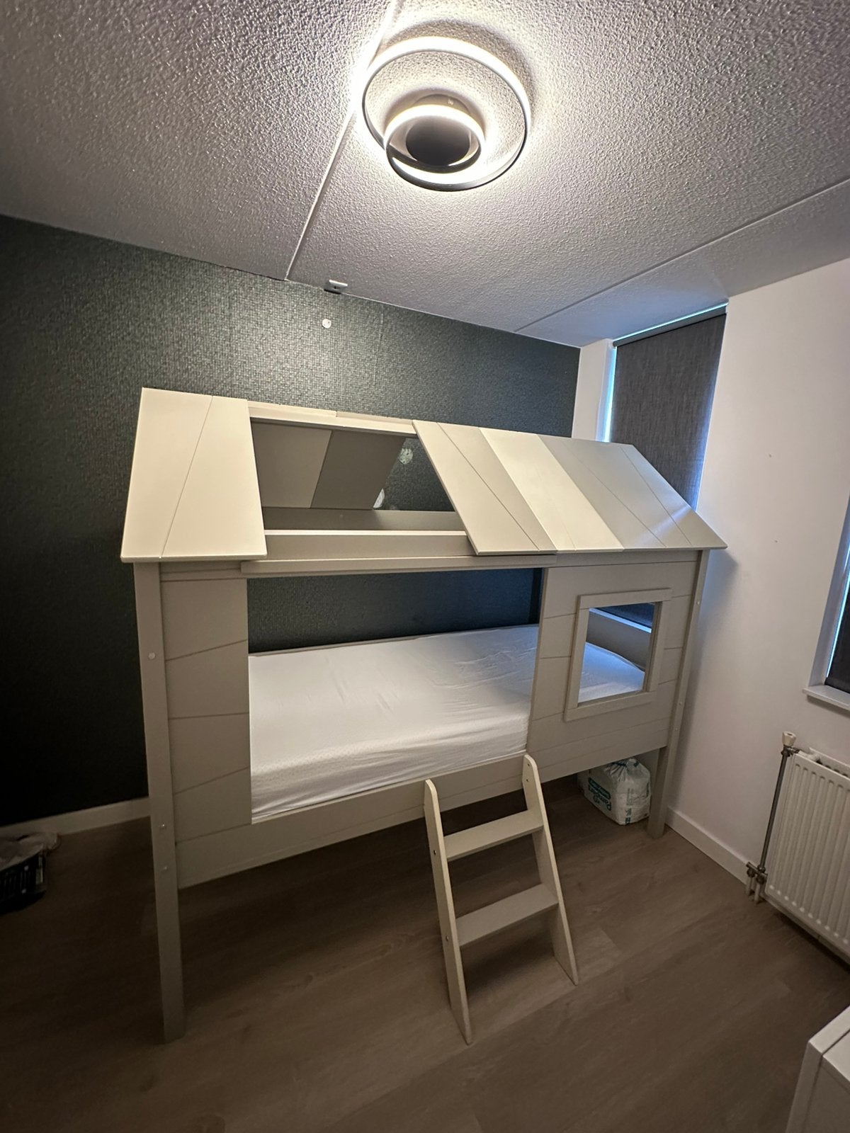 Prachtige huisbed, Kinderen en Baby's, Kinderkamer | Stapelbedden en Hoogslapers, Ophalen, Zo goed als nieuw, Stapelbed