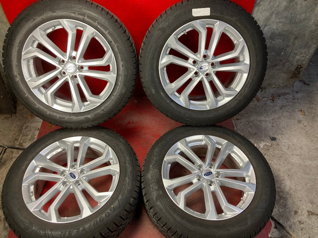 Winterbanden Ford Kuga 225/60R18 Goodyear, Auto-onderdelen, 18 inch, Gebruikt, ., Banden en Velgen