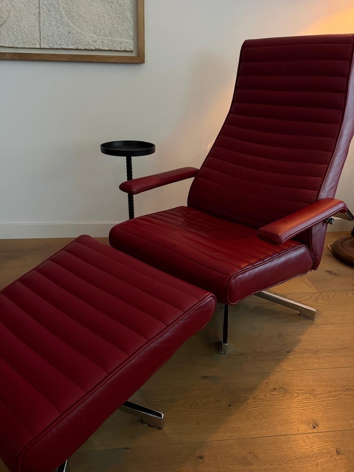 Rode Leren Fauteuil met Voetenbank - Zo goed als nieuw, Ophalen, Leer, Zo goed als nieuw, Eén