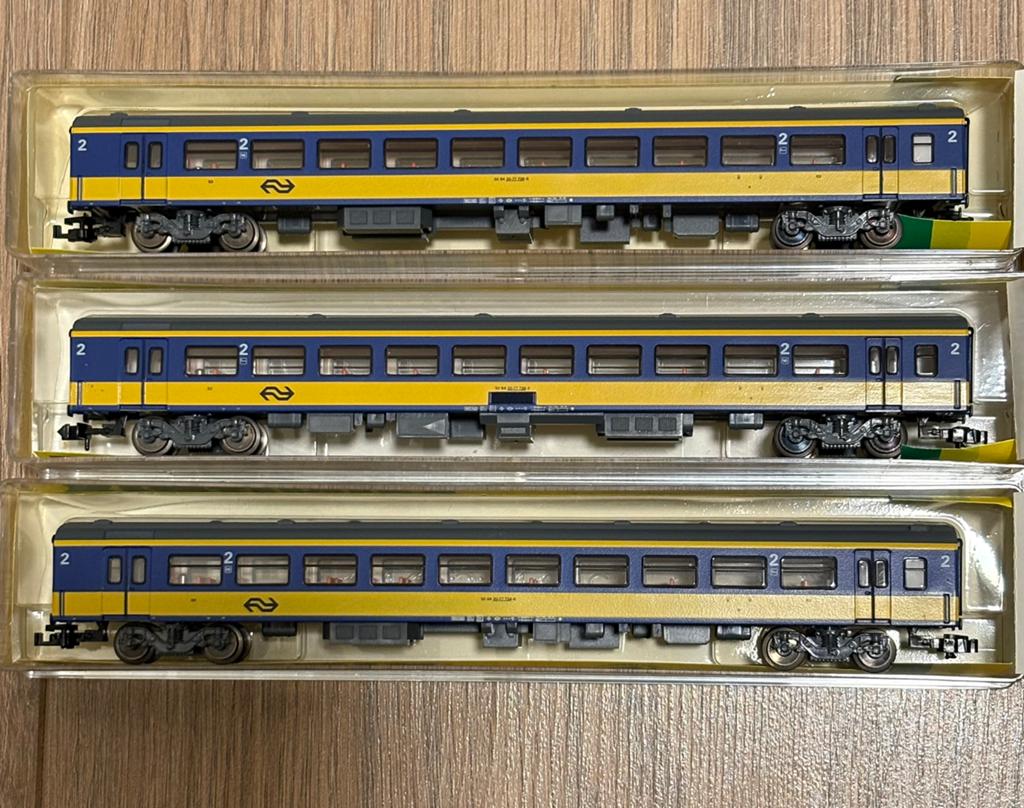 3 minitrix NS ICR wagons, 13319, 13333 en 13334. OVP, Gebruikt, Gelijkstroom, Verzenden, Trix
