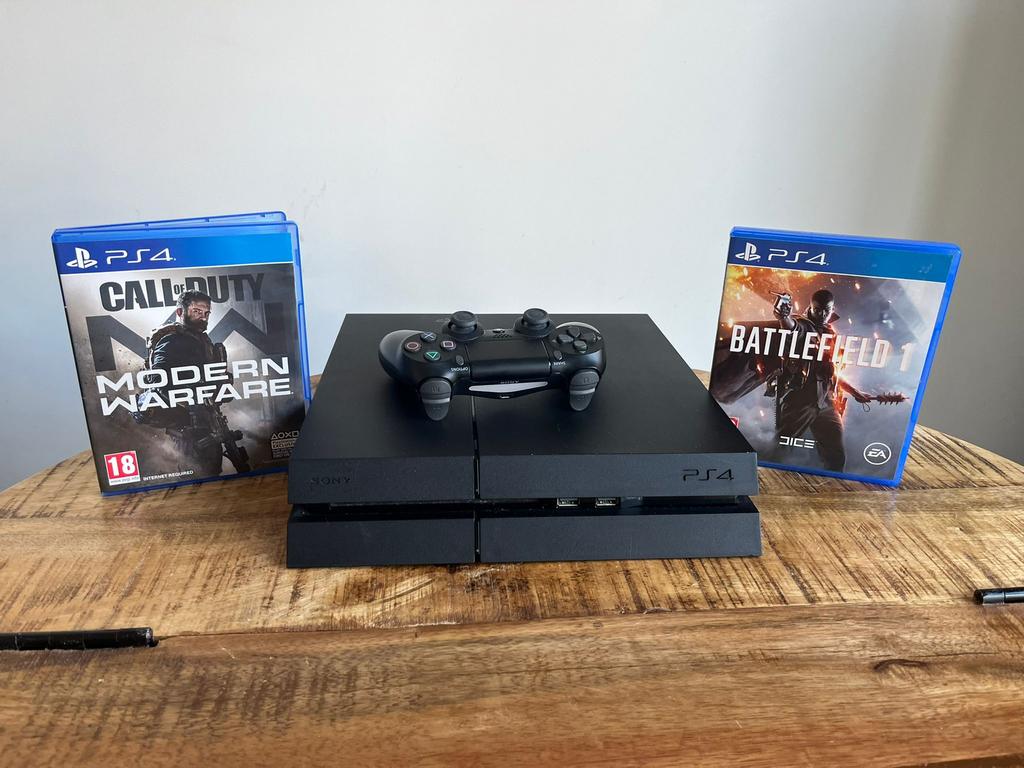PS4 - 2 spellen - 2 controllers, Ophalen, Zo goed als nieuw, Met 2 controllers, Original