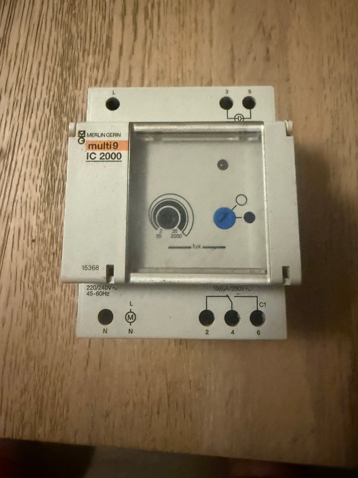 Merlin gerin Multi 9 IC 2000 elektronische schemerschakelaar, Doe-het-zelf en Verbouw, Ophalen of Verzenden, Zo goed als nieuw