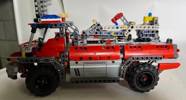 LEGO Technic 42068 Airport Rescue Vehicle, Ophalen, Gebruikt