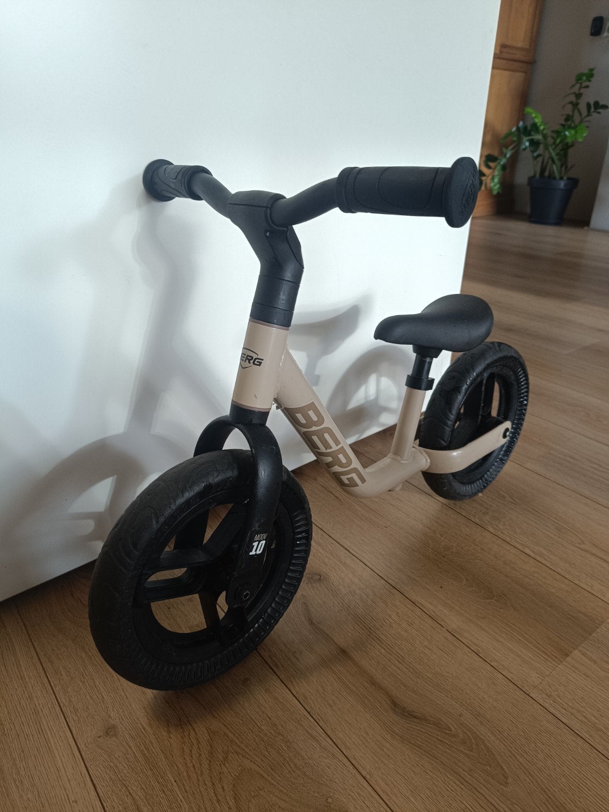 BERG MOOV10 loopfiets – 10 inch –beige – zeer goede staat