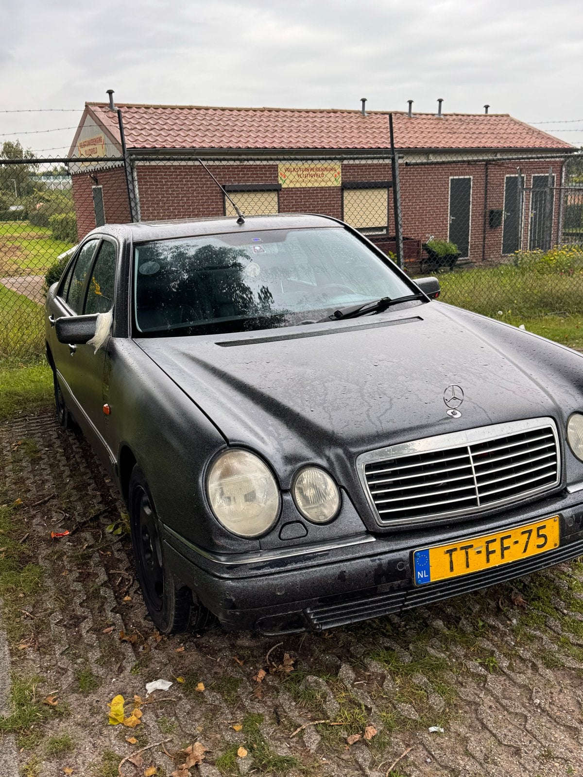 Mercedes-Benz E-Klasse 2.8 E280 Sedan Classic AUT 1998 Zwart, Auto's, Automaat, Achterwielaandrijving, Zwart, Zwart