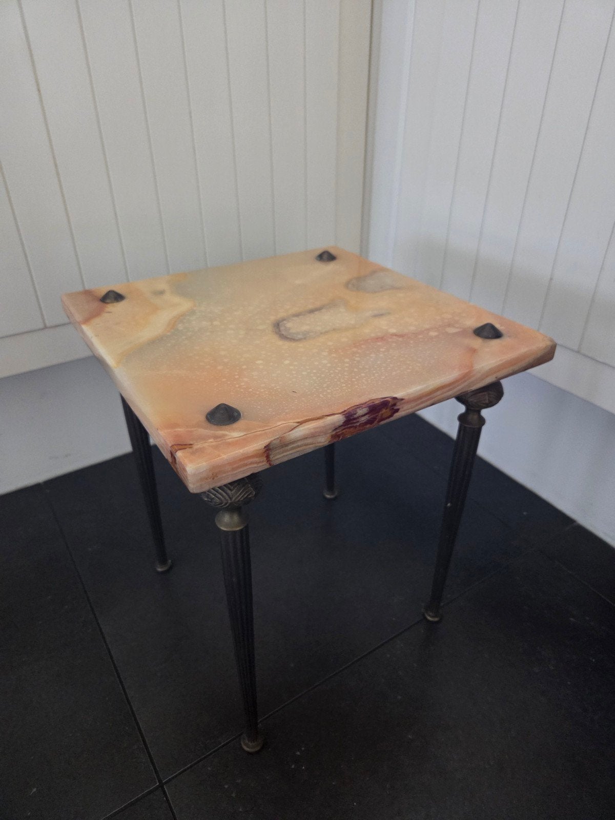Elegant Marmeren Bijzettafel met Messing Onderstel, Huis en Inrichting, Tafels | Bijzettafels, Minder dan 55 cm, Gebruikt, Vierkant