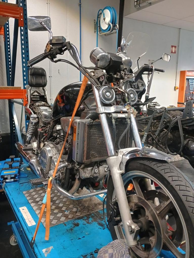 Honda VF 700 Magna 1986 - Project met alle onderdelen, Motoren, Motoren | Honda, 700 cc, Cardan-aandrijving, 4 cilinders, Gebruikt